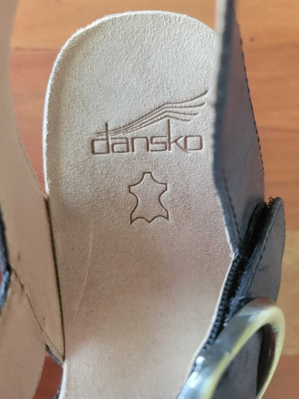 Dansko Women’s 39 Tamra Peep Toe Studded Block Heel Black Leather Sandals NWOT